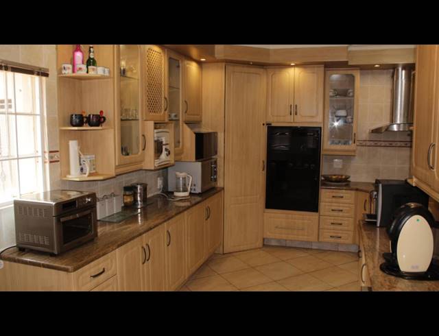 3 BEDROOM HOUSE FOR SALE IN BRACKENHURST